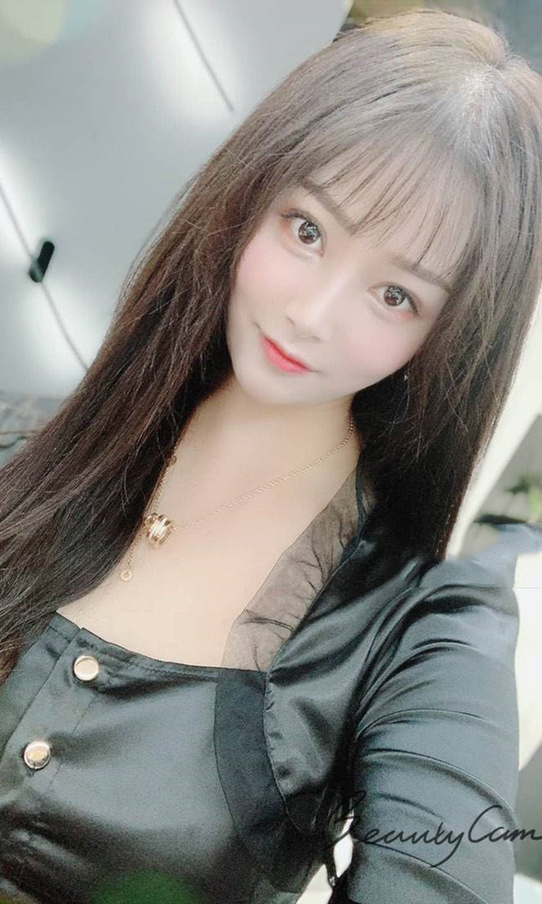 网红爱笑的眼睛