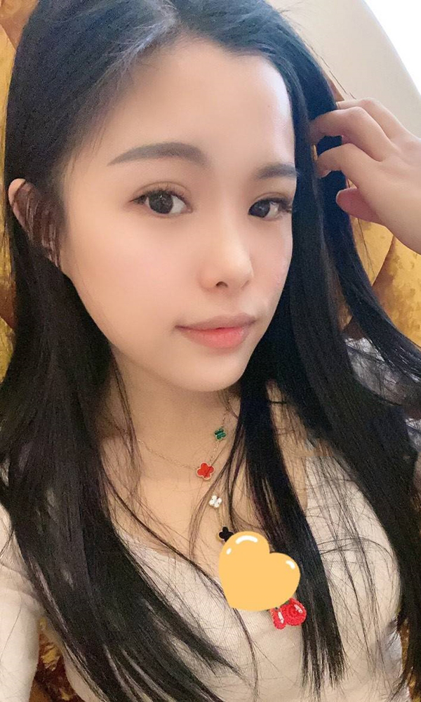 白领栀子树下的等