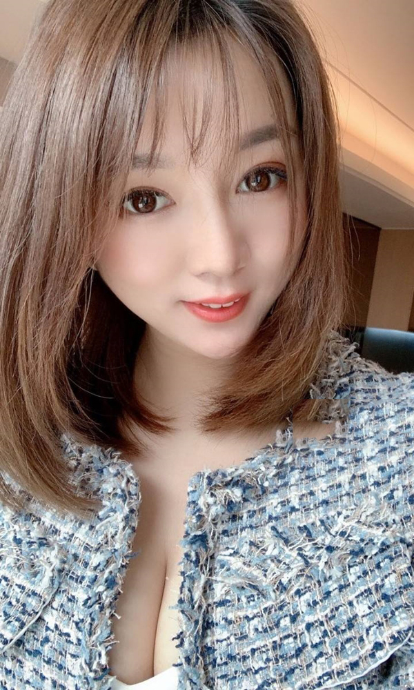 白领鑫蕊mimi