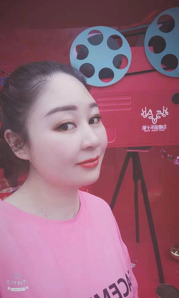 白领爱撒娇的猫