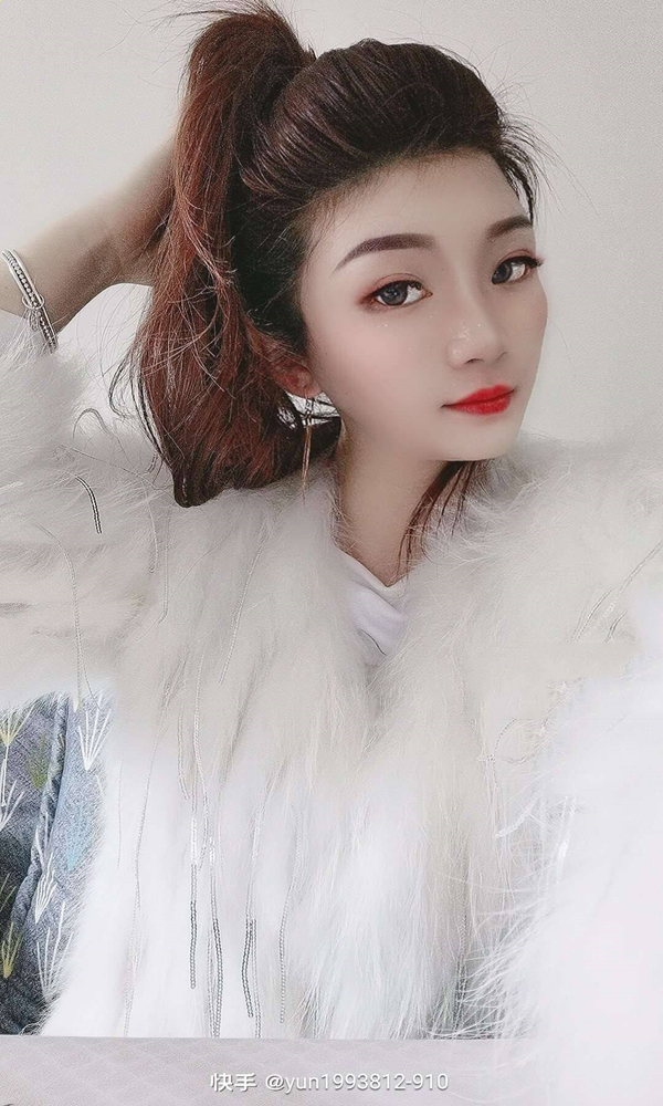 白领清新的蜜蝶