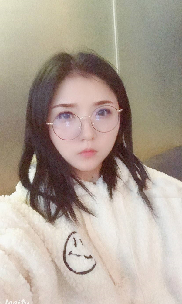 学生宝藏女孩哦