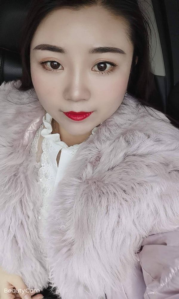 白领爱笑的眼睛