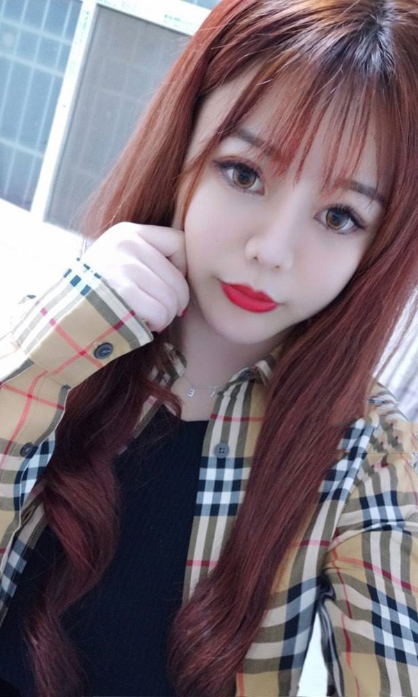 学生超可爱灿灿