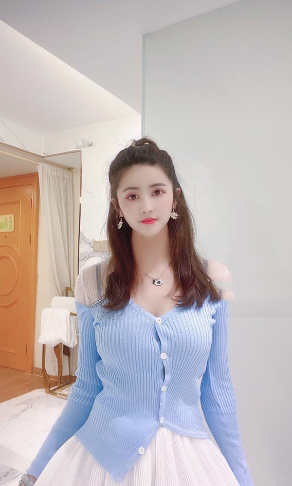 学生温柔的小晓