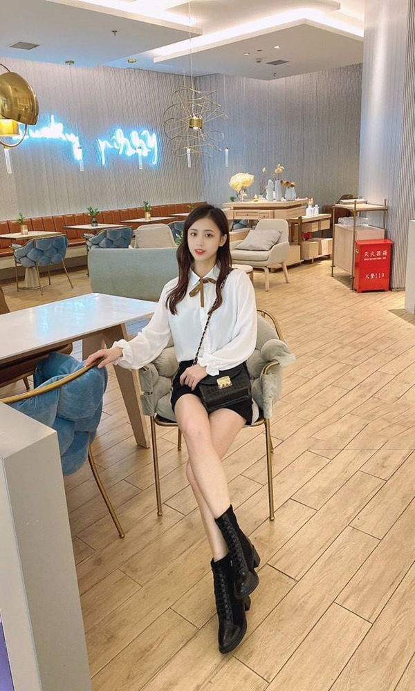 模特晨晨超迷人的