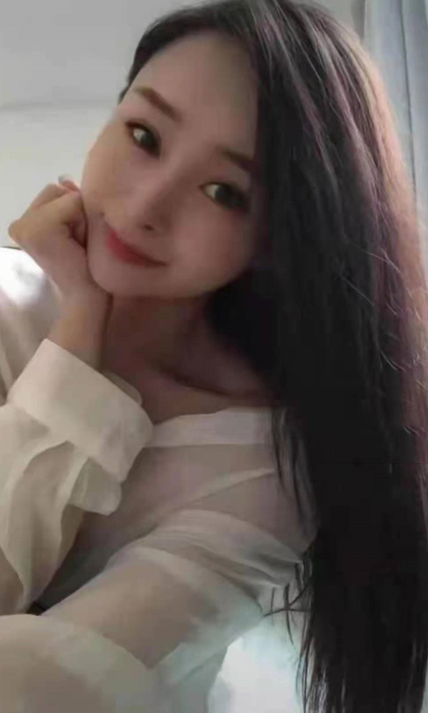 学生琪琪小不点