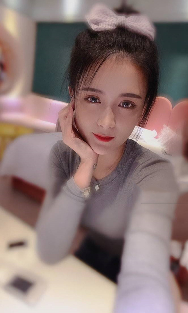 模特简单而炙热