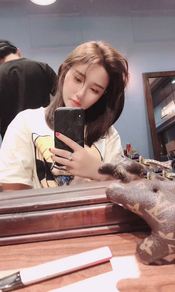 艺人金允惠朝鲜族