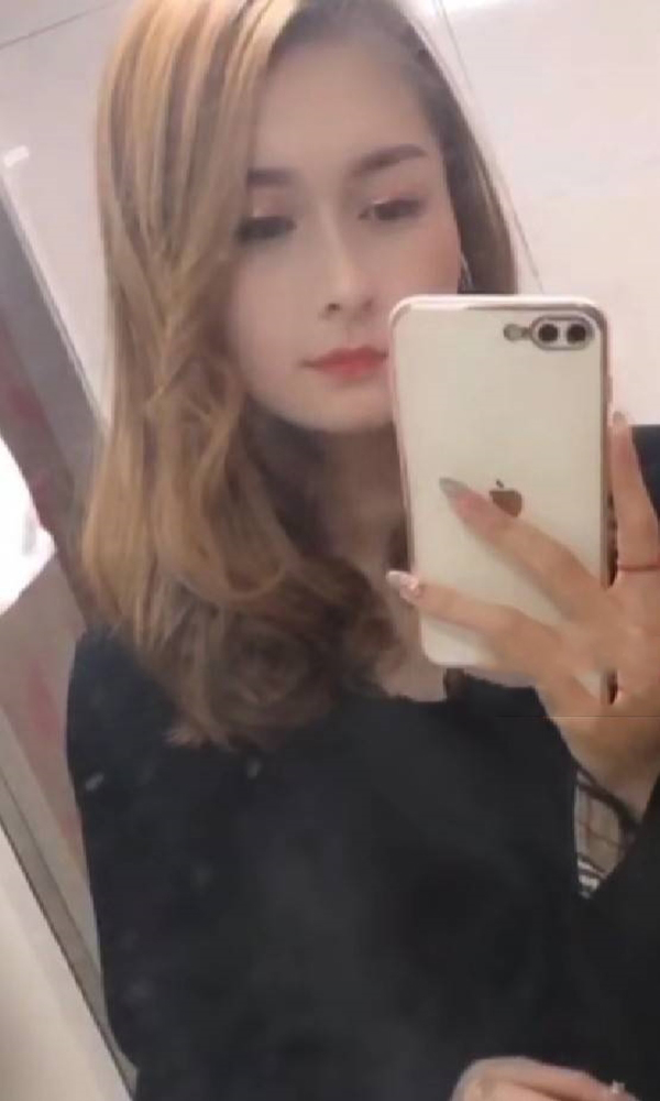 模特手握仙女棒