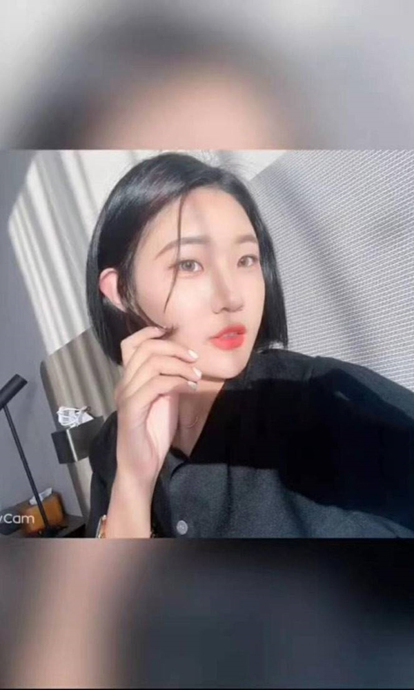 学生天空中的一抹蓝