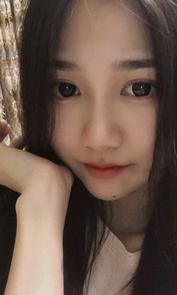 学生一抹忧伤呦