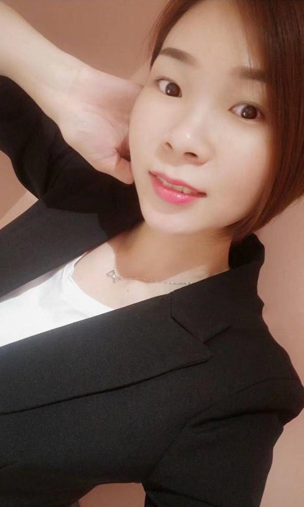 学生哭花了素颜