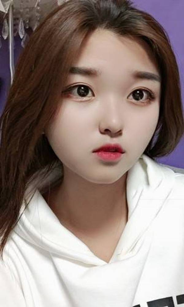 学生妍妍超有爱