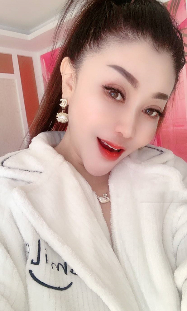 白领豆芽菜丢丢