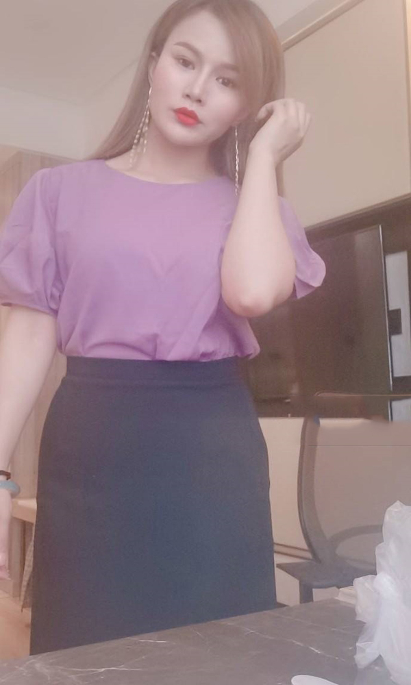 白领布依族姑娘