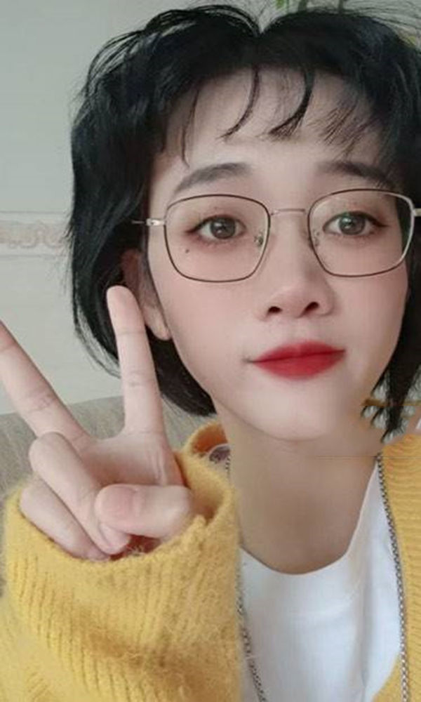 学生是菲菲呀•