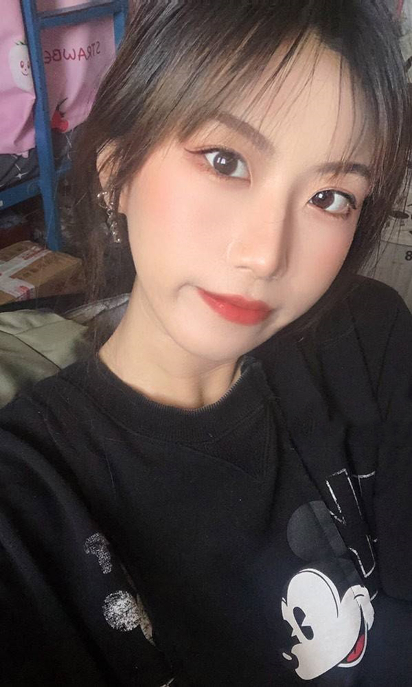 白领红圆点咕咕