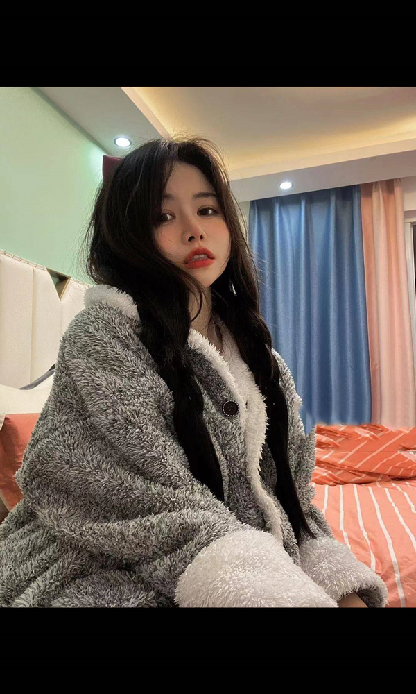 模特甜甜的萍萍