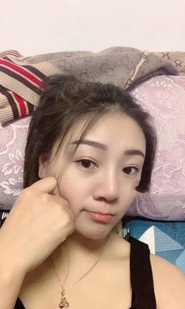 白领小野猫喵喵