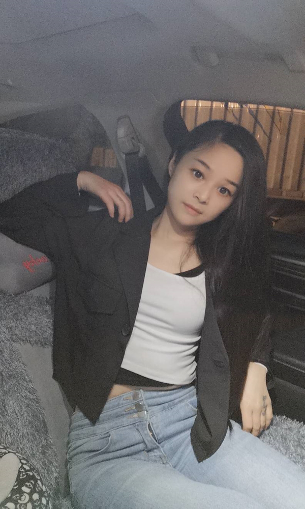 模特小ʘᴗʘ妮子