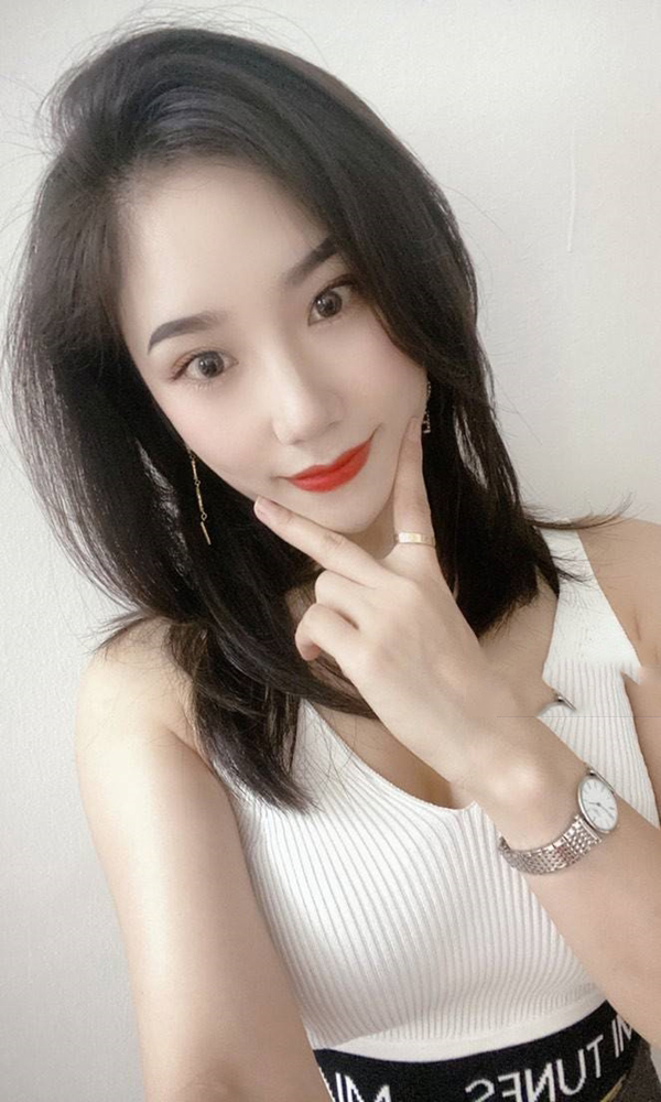 白领笑笑ღ₅₂₀