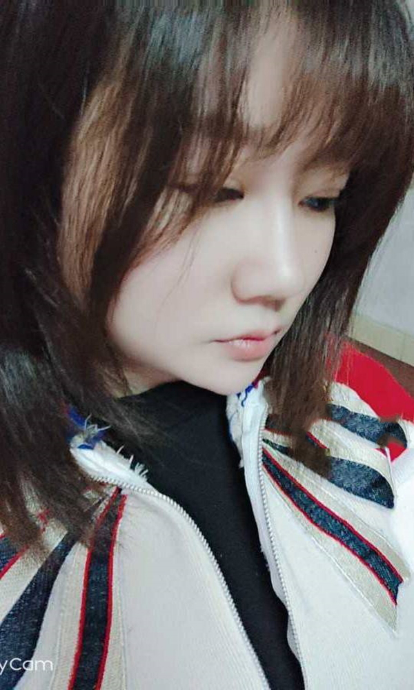 白领爱笑的眼睛