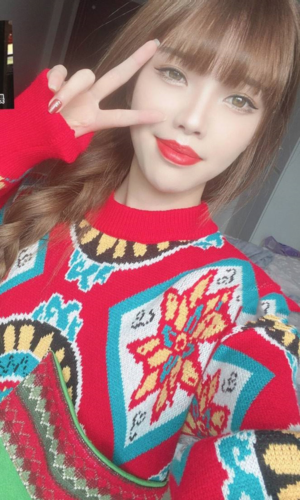 白领瘦瘦高高的小艾