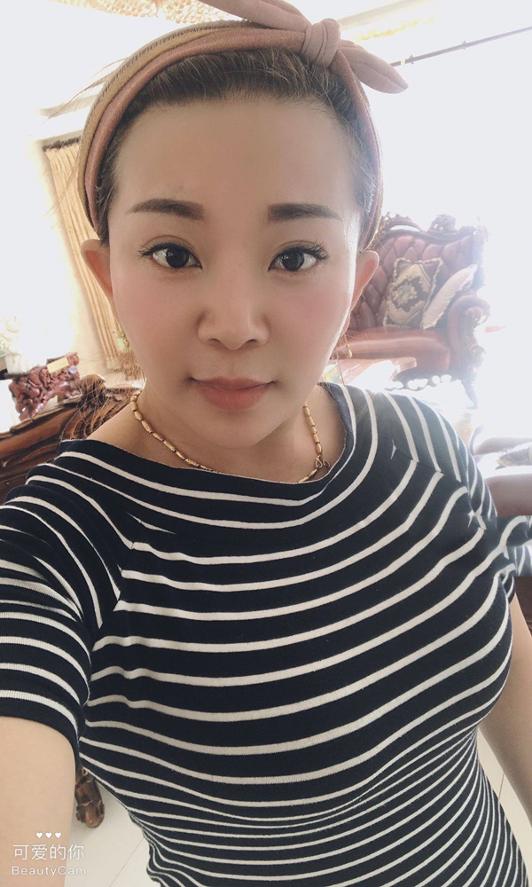 白领蔷薇花花儿