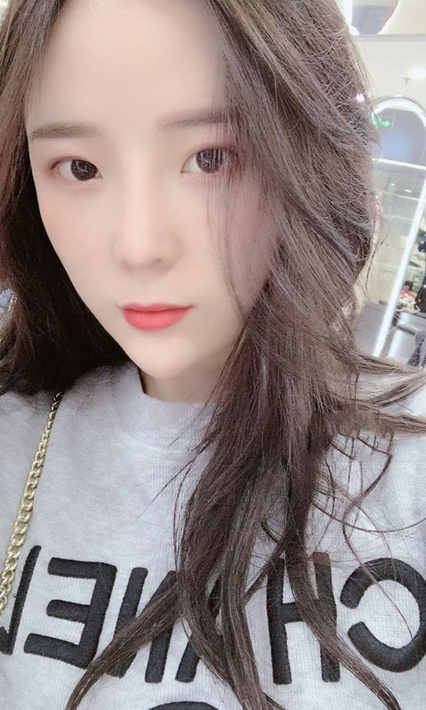 模特哈哈小妹菲儿