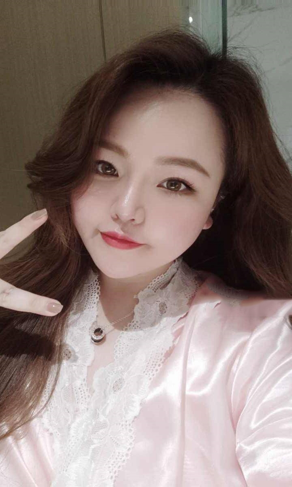 白领前凸后翘小肉肉