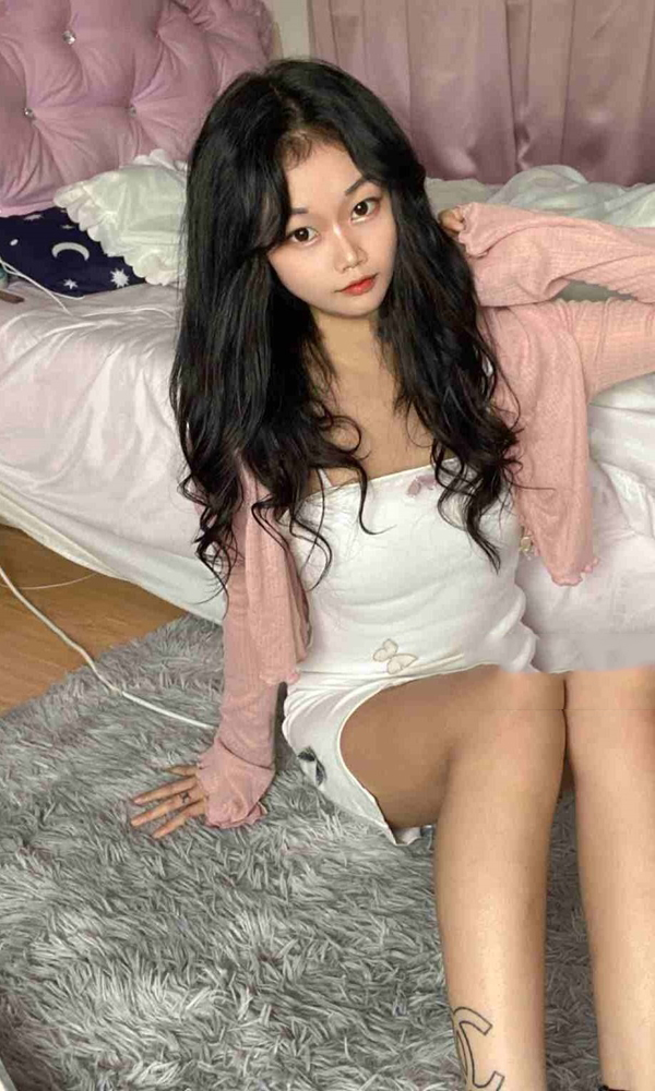 学生草莓味的馨馨