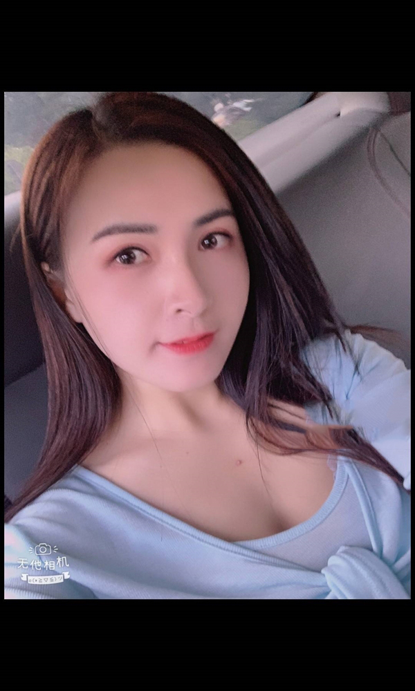 白领诚实善良女青年