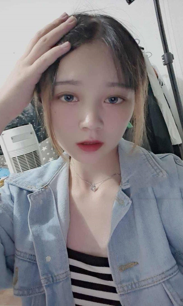 学生依依不可爱