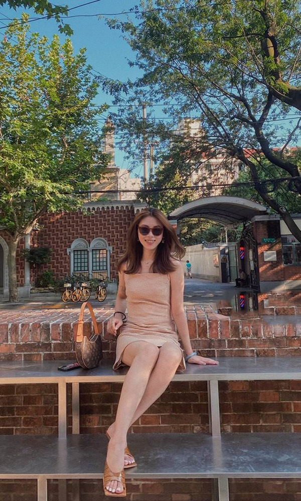 白领辣妹拍了拍你