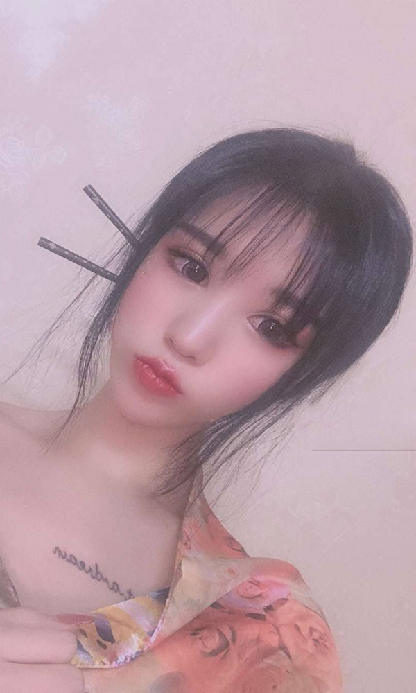 学生艾美小仙女