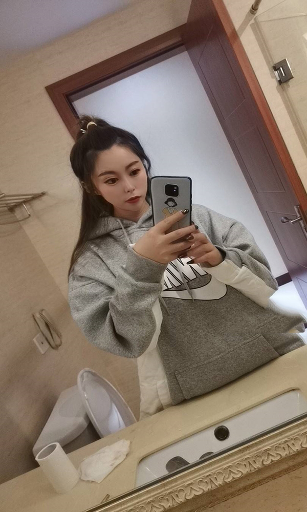 模特安琪拉打你