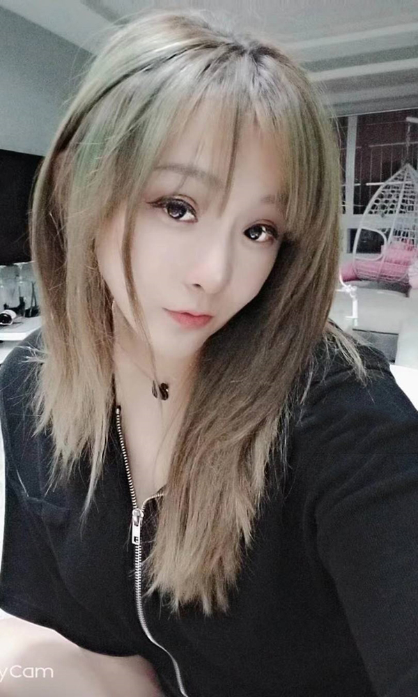 白领露露｢･ω･