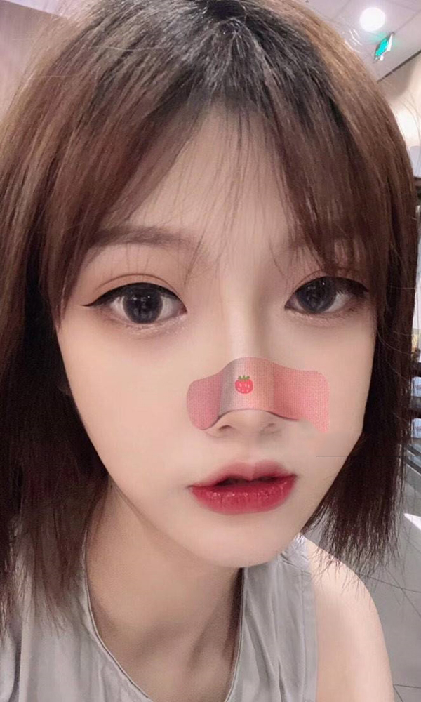 模特很甜的甜甜