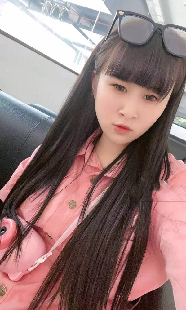 白领爱笑的微微