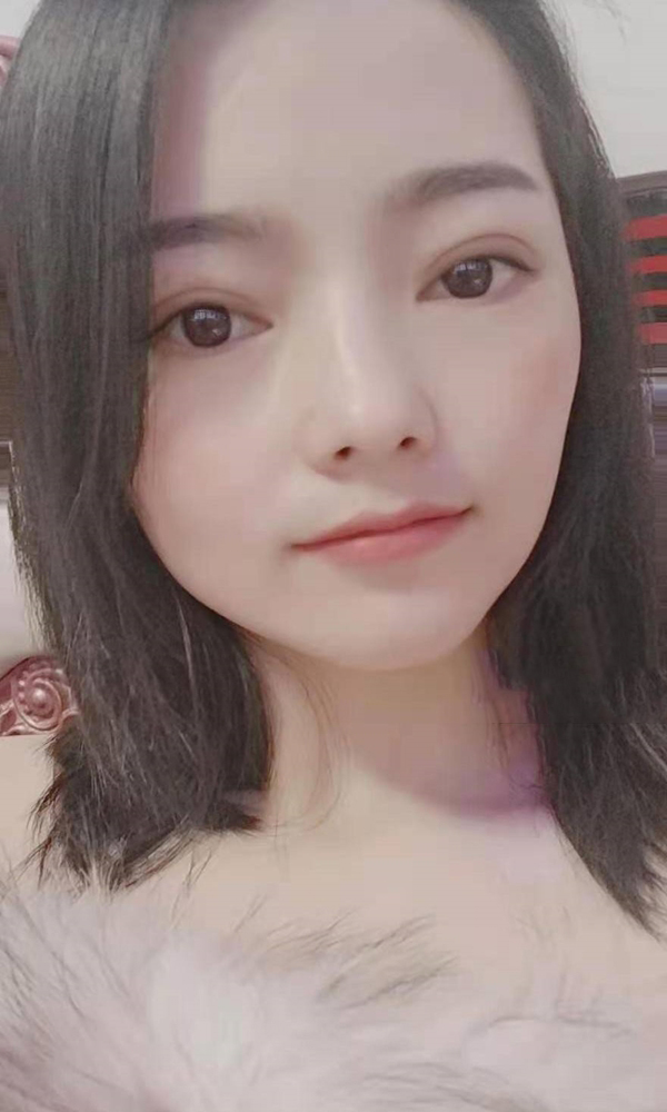 白领嘴角微微上扬