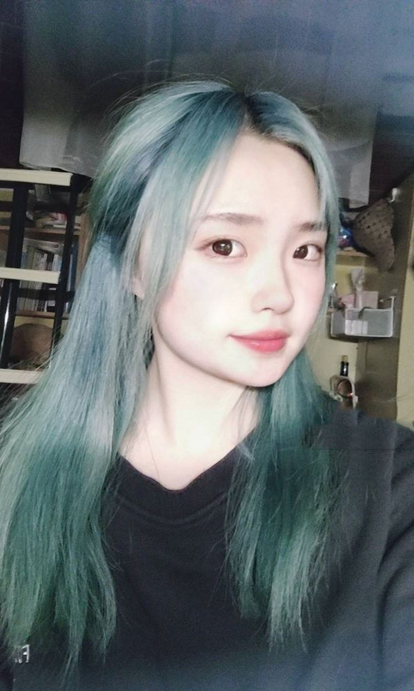 学生笃定的大腿