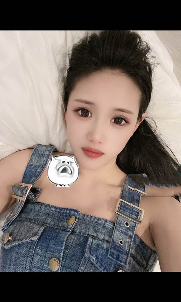 学生秀丽的大山