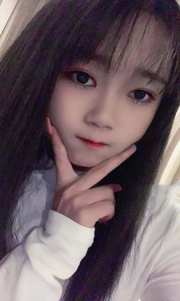 学生琪琪睡着了