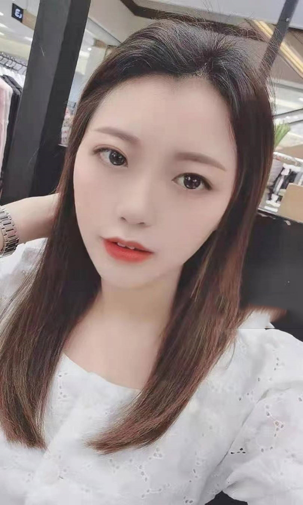 模特小小丫头吖