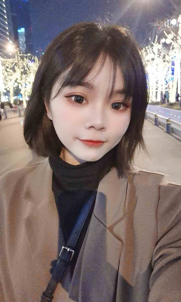 学生吧唧一口周周