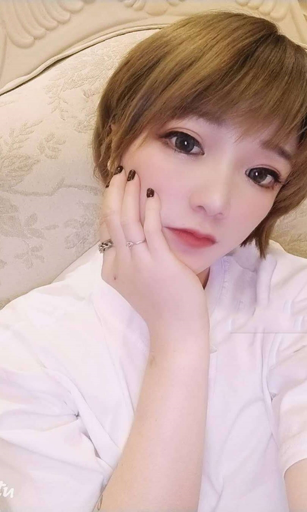 模特短发小姐姐