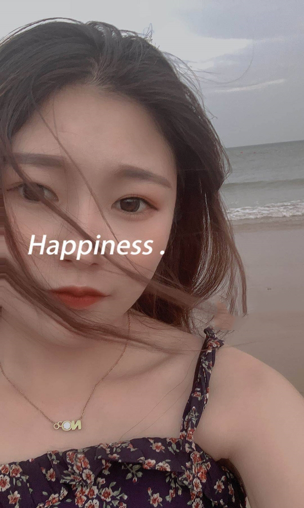 学生甜甜超可爱