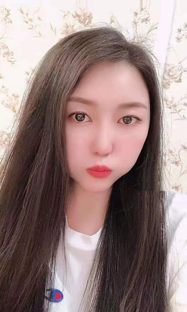 模特姗姗来迟的姗