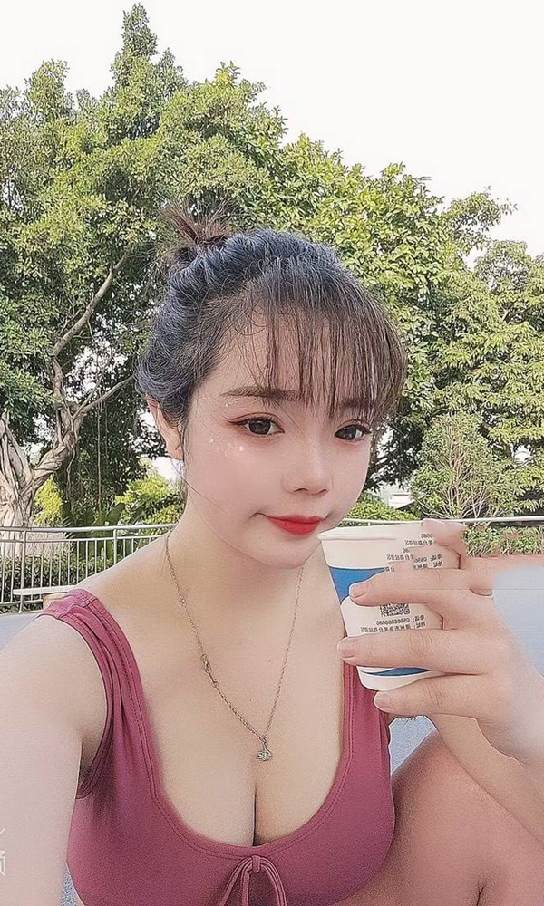 学生甜甜丶超撩